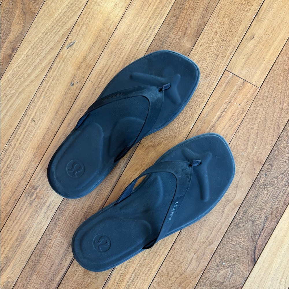 lululemon athletica womens black Flip Flops